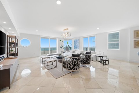 Condo à Miami Beach, Floride, 4 chambres  № 2041428