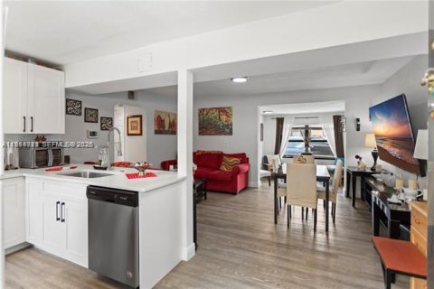 Casa en venta en Hollywood, Florida, 3 dormitorios, 110 m2 № 2153369 - foto 13