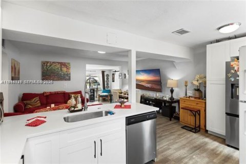 Casa en venta en Hollywood, Florida, 3 dormitorios, 110 m2 № 2153369 - foto 15