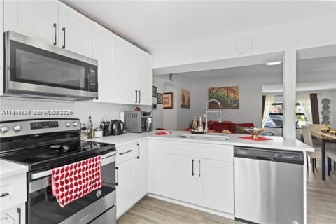 Casa en venta en Hollywood, Florida, 3 dormitorios, 110 m2 № 2153369 - foto 16