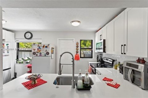 Casa en venta en Hollywood, Florida, 3 dormitorios, 110 m2 № 2153369 - foto 14
