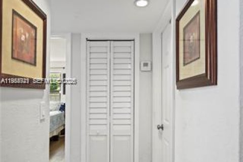 Casa en venta en Hollywood, Florida, 3 dormitorios, 110 m2 № 2153369 - foto 17