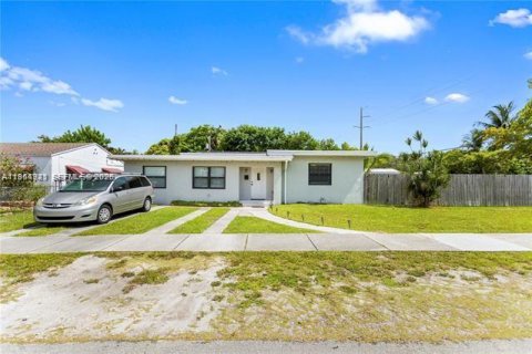 Casa en Hollywood, Florida 3 dormitorios, 110 m2 № 2153369