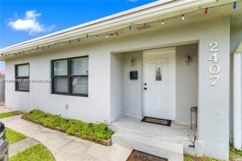 Casa en venta en Hollywood, Florida, 3 dormitorios, 110 m2 № 2153369 - foto 5