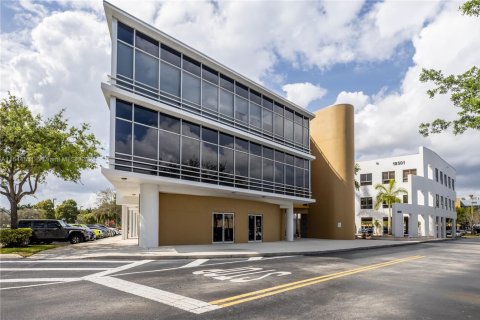 Oficina en alquiler en Pembroke Pines, Florida № 1047864 - foto 1