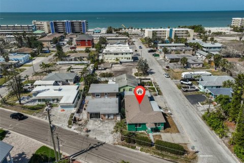 Commercial property in Madeira Beach, Florida 121.89 sq.m. № 1654115 - photo 4