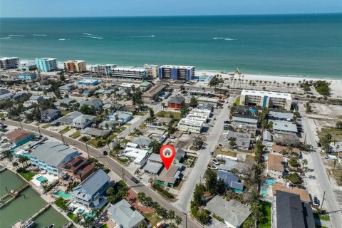 Commercial property in Madeira Beach, Florida 121.89 sq.m. № 1654115 - photo 5