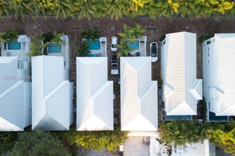 Casa en venta en Islamorada, Village of Islands, Florida, 3 dormitorios, 164.25 m2 № 1992991 - foto 14