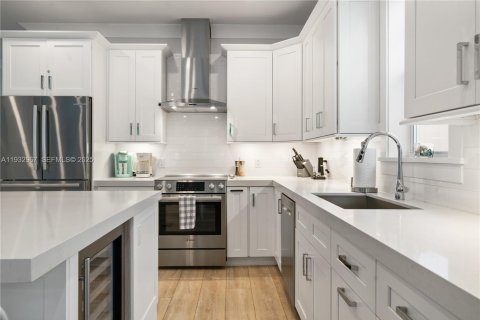 Casa en venta en Islamorada, Village of Islands, Florida, 3 dormitorios, 164.25 m2 № 1992991 - foto 9