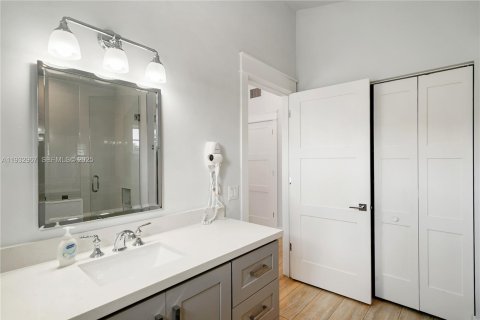 Casa en venta en Islamorada, Village of Islands, Florida, 3 dormitorios, 164.25 m2 № 1992991 - foto 27