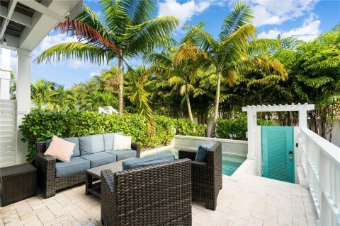 Casa en venta en Islamorada, Village of Islands, Florida, 3 dormitorios, 164.25 m2 № 1992991 - foto 2