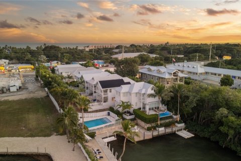 Casa en venta en Islamorada, Village of Islands, Florida, 3 dormitorios, 164.25 m2 № 1992991 - foto 12