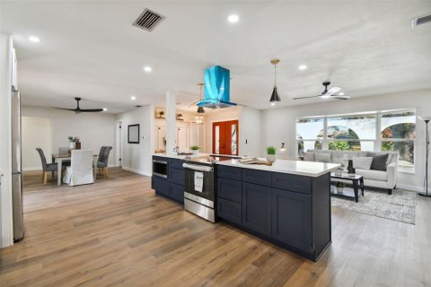 House in Clearwater, Florida 3 bedrooms, 169.36 sq.m. № 1918634 - photo 22