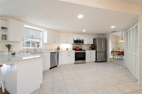 Villa ou maison à vendre à Sarasota, Floride: 3 chambres, 199.28 m2 № 2388175 - photo 10