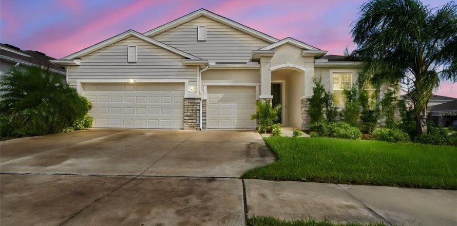 Villa ou maison à Wesley Chapel, Floride 4 chambres, 262.73 m2 № 2408364