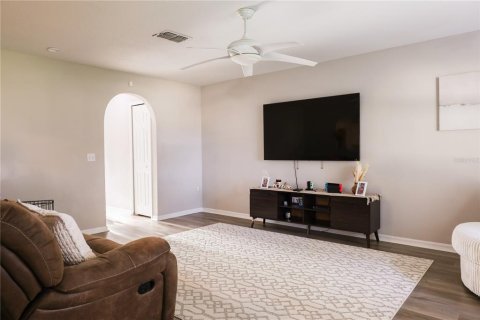 House in Land O' Lakes, Florida 4 bedrooms, 175.77 sq.m. № 1883581 - photo 6