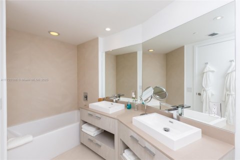 Condominio en alquiler en Hollywood, Florida, 2 dormitorios, 106.37 m2 № 2012723 - foto 15