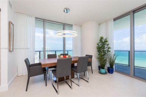 Condominio en alquiler en Hollywood, Florida, 2 dormitorios, 106.37 m2 № 2012723 - foto 8