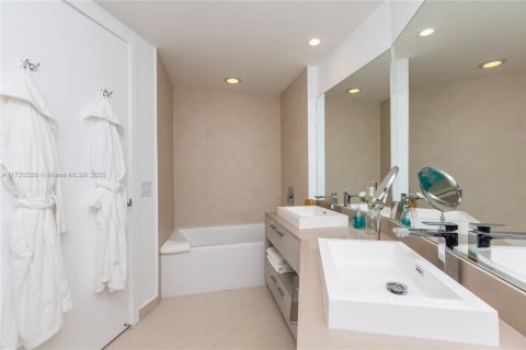 Condominio en alquiler en Hollywood, Florida, 2 dormitorios, 106.37 m2 № 2012723 - foto 14