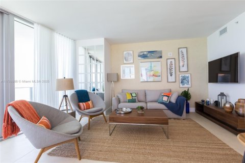 Condominio en alquiler en Hollywood, Florida, 2 dormitorios, 106.37 m2 № 2012723 - foto 5