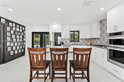House in Miami, Florida 3 bedrooms, 130.06 sq.m. № 1779493 - photo 2