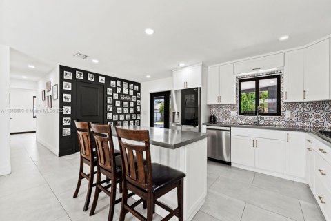 House in Miami, Florida 3 bedrooms, 130.06 sq.m. № 1779493 - photo 3