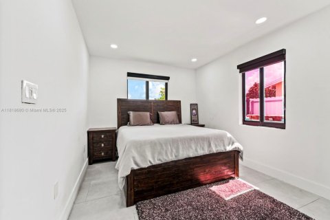 House in Miami, Florida 3 bedrooms, 130.06 sq.m. № 1779493 - photo 11