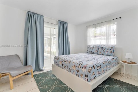 House in Oakland Park, Florida 2 bedrooms, 89.09 sq.m. № 1971185 - photo 12