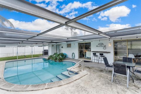 House in Oakland Park, Florida 2 bedrooms, 89.09 sq.m. № 1971185 - photo 17