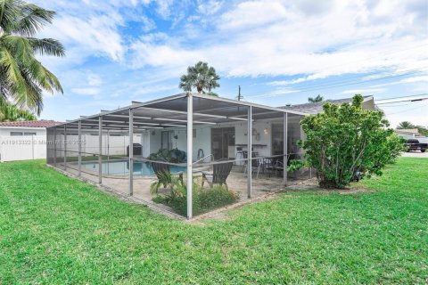 House in Oakland Park, Florida 2 bedrooms, 89.09 sq.m. № 1971185 - photo 20