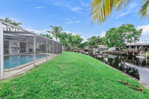 House in Oakland Park, Florida 2 bedrooms, 89.09 sq.m. № 1971185 - photo 2