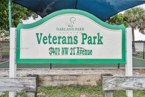 House in Oakland Park, Florida 2 bedrooms, 89.09 sq.m. № 1971185 - photo 22