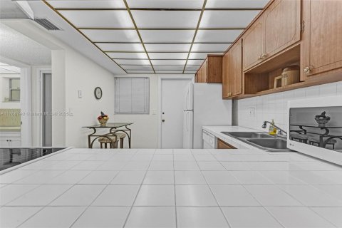 Copropriété à vendre à Hallandale Beach, Floride: 1 chambre, 71.53 m2 № 1863285 - photo 7