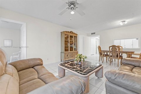 Copropriété à vendre à Hallandale Beach, Floride: 1 chambre, 71.53 m2 № 1863285 - photo 11