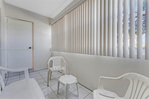 Copropriété à vendre à Hallandale Beach, Floride: 1 chambre, 71.53 m2 № 1863285 - photo 24