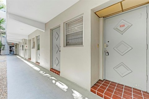 Copropriété à vendre à Hallandale Beach, Floride: 1 chambre, 71.53 m2 № 1863285 - photo 27