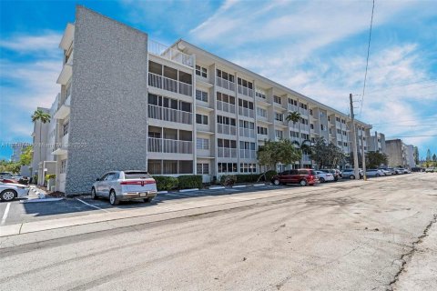 Copropriété à vendre à Hallandale Beach, Floride: 1 chambre, 71.53 m2 № 1863285 - photo 30