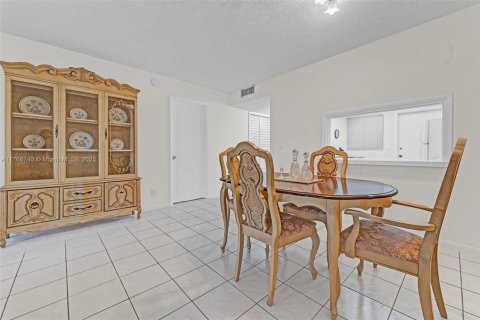 Copropriété à vendre à Hallandale Beach, Floride: 1 chambre, 71.53 m2 № 1863285 - photo 13