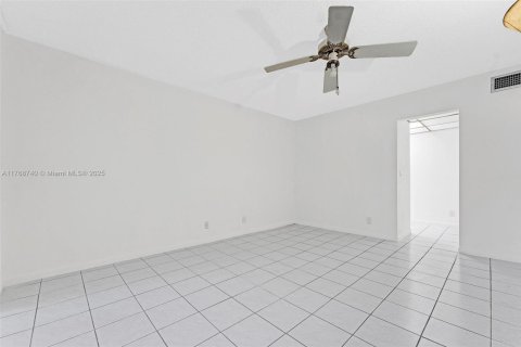 Copropriété à vendre à Hallandale Beach, Floride: 1 chambre, 71.53 m2 № 1863285 - photo 17