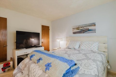 Condo in Port Richey, Florida, 2 bedrooms  № 1916621 - photo 19