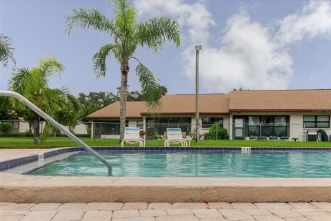 Condo in Port Richey, Florida, 2 bedrooms  № 1916621 - photo 4