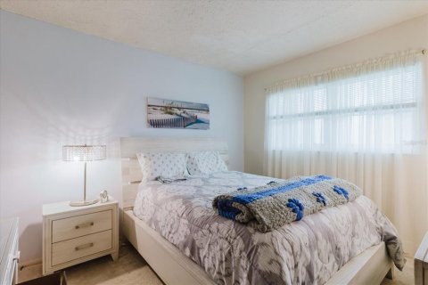 Condo in Port Richey, Florida, 2 bedrooms  № 1916621 - photo 18