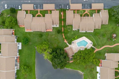 Condo in Port Richey, Florida, 2 bedrooms  № 1916621 - photo 8