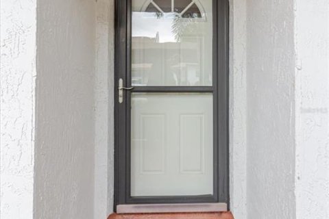 Condo in Port Richey, Florida, 2 bedrooms  № 1916621 - photo 13