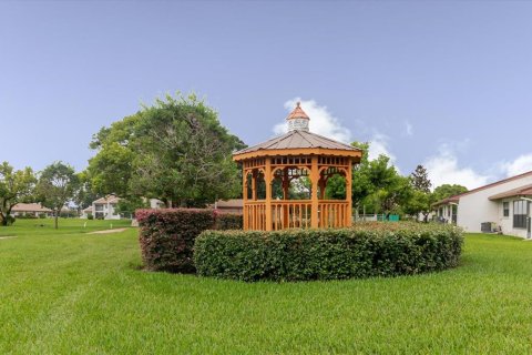 Condo in Port Richey, Florida, 2 bedrooms  № 1916621 - photo 9