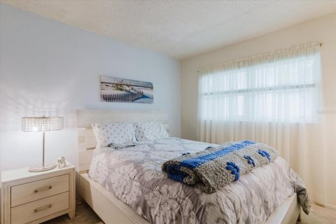 Condo in Port Richey, Florida, 2 bedrooms  № 1916621 - photo 2