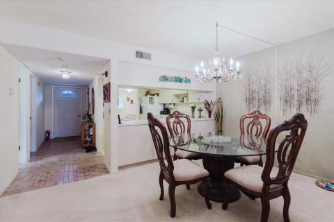 Condo in Port Richey, Florida, 2 bedrooms  № 1916621 - photo 30