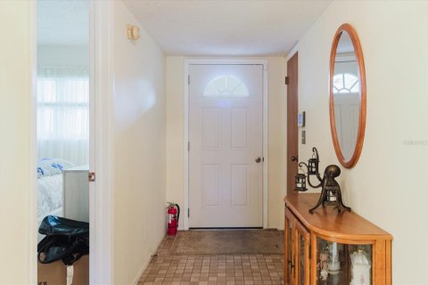 Condo in Port Richey, Florida, 2 bedrooms  № 1916621 - photo 14