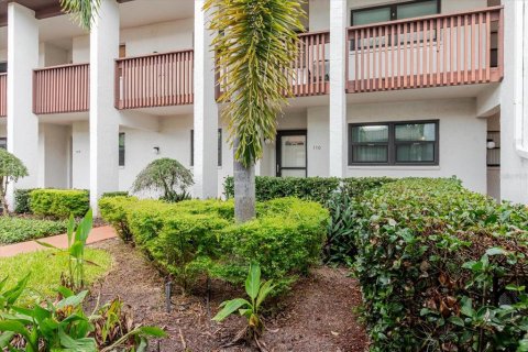Condo in Port Richey, Florida, 2 bedrooms  № 1916621 - photo 15