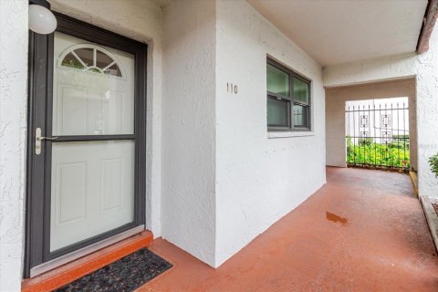 Condo in Port Richey, Florida, 2 bedrooms  № 1916621 - photo 16